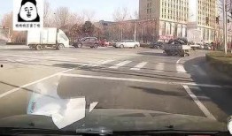 看热闹的为啥叫吃瓜群众,揭秘“吃瓜群众”背后的网络文化现象