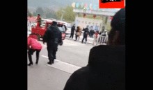 吃瓜群众捡钱视频真实事件,吃瓜群众捡钱视频背后的真实故事