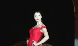 吃瓜群众抹胸裙图片高清