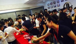 晚会前采访的吃瓜群众,吃瓜群众眼中的精彩瞬间”