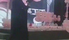 成都男模吃瓜群众事件