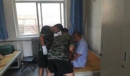 吃瓜群众躺在路边,揭秘网络现象背后的社会心理