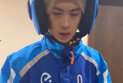 外卖小哥吃瓜群众完整版