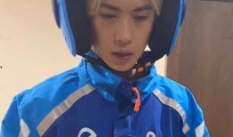 外卖小哥吃瓜群众完整版