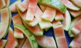 吃瓜群众新吃法,吃瓜群众解锁创意吃瓜新姿势