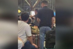 成都男模吃瓜群众事件