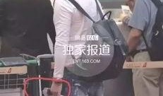 女吃瓜群众照片,镜头下的热议瞬间